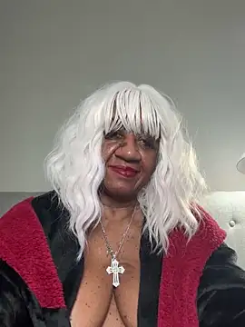 Snapshot of BreanaDivine chatting on February 28, 1:47 am BreanaDivine online show from February 28, 1:47 am