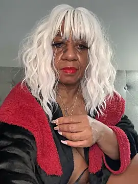 Snapshot of BreanaDivine chatting on March 8, 2:23 am BreanaDivine online show from March 8, 2:23 am