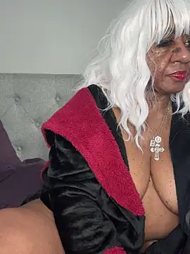 Snapshot of BreanaDivine chatting on March 17, 4:29 am BreanaDivine online show from March 17, 4:29 am