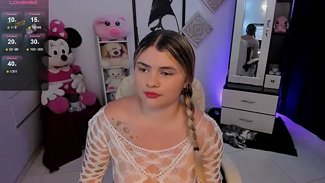 Snapshot of chloejones__ chatting on February 6, 10:21 pm chloejones online show from February 6, 10:21 pm