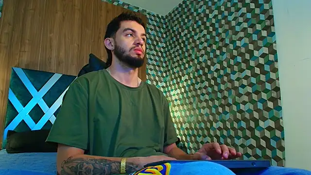 Michael magno online show from October 25, 8:25 pm