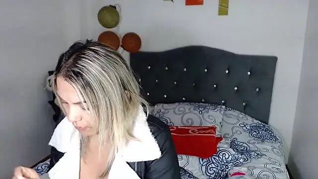 Chantal hott online show from February 22, 1:07 am