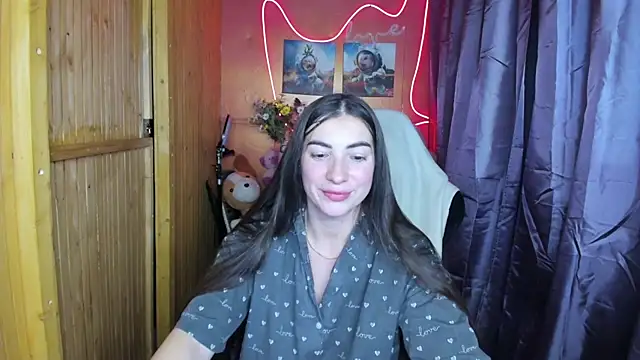 Fiery Brunette  online show from December 25, 11:43 am