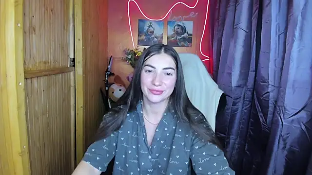 Fiery Brunette  online show from December 26, 2:59 pm