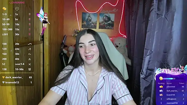 Fiery Brunette  online show from January 5, 8:31 pm