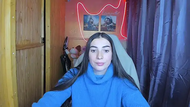 Fiery Brunette  online show from February 4, 11:38 am