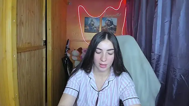 Fiery Brunette  online show from February 17, 9:35 am