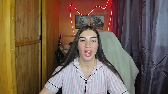 Fiery Brunette  online show from February 19, 3:27 pm