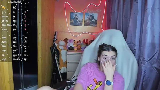 Fiery Brunette  online show from February 24, 6:47 pm