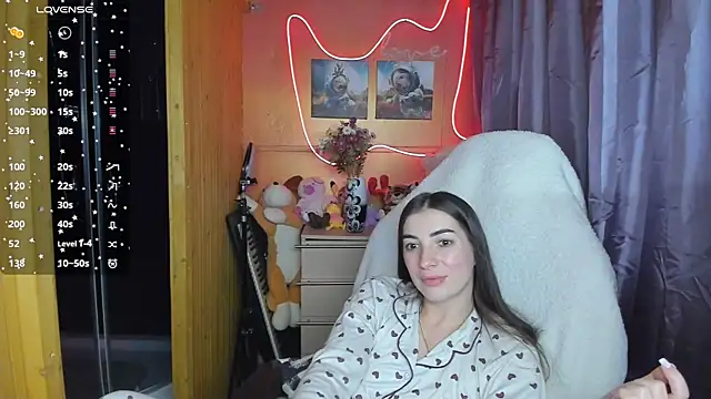 Fiery Brunette  online show from March 12, 11:31 am