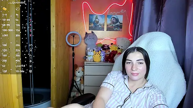 Fiery Brunette  online show from September 14, 5:12 pm