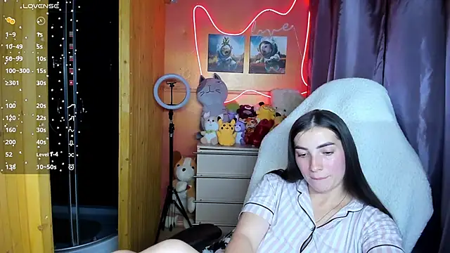 Fiery Brunette  online show from September 18, 9:44 am