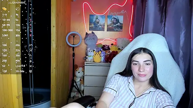 Fiery Brunette  online show from October 5, 3:38 am