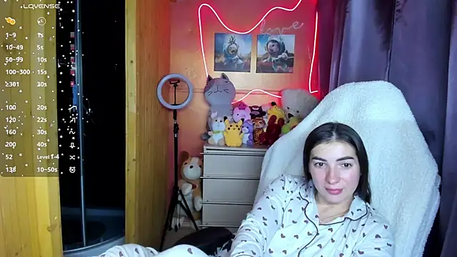 Fiery Brunette  online show from October 10, 5:50 am