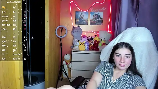 Fiery Brunette  online show from October 14, 8:37 am