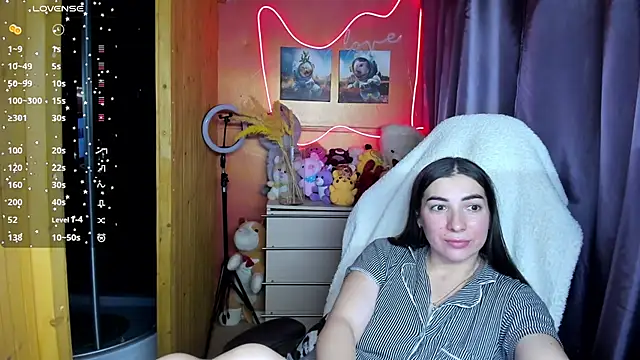 Fiery Brunette  online show from November 18, 11:03 am