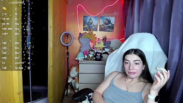 Fiery Brunette  online show from March 7, 3:03 am