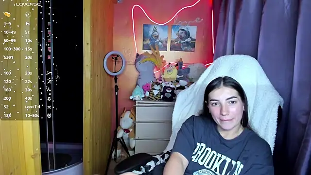 Fiery Brunette  online show from March 9, 4:00 pm