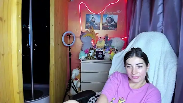 Fiery Brunette  online show from April 10, 6:40 am