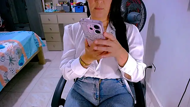 BitterMomXxx online show from June 26, 4:00 pm