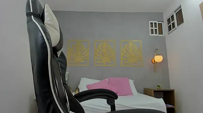 Snapshot of ayla13_ chatting on February 12, 10:26 pm ayla13 online show from February 12, 10:26 pm
