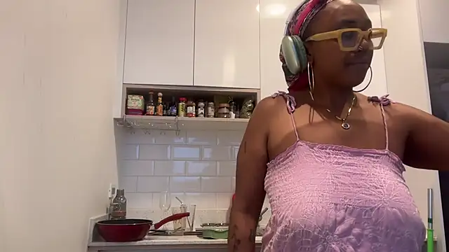 ChocolateCakeQueen online show from February 11, 11:12 pm