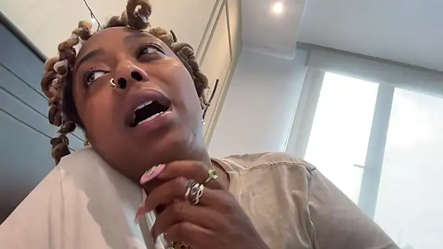 ChocolateCakeQueen online show from March 9, 12:20 pm