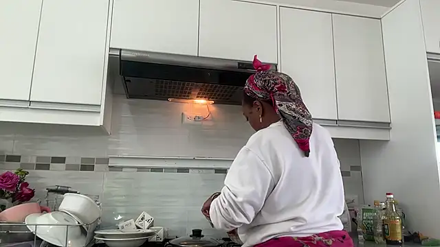 ChocolateCakeQueen online show from October 14, 5:58 pm