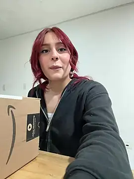 Snapshot of HazzelGray chatting on December 17, 10:32 pm HazzelGray online show from December 17, 10:32 pm