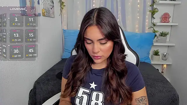 Snapshot of HazzelGray chatting on February 4, 3:04 pm HazzelGray online show from February 4, 3:04 pm