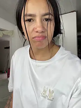 hannahb-e online show from December 14, 6:45 pm