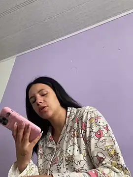 hannahb-e online show from April 5, 1:41 pm