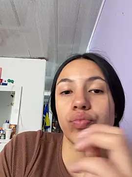 hannahb-e online show from April 10, 7:40 pm