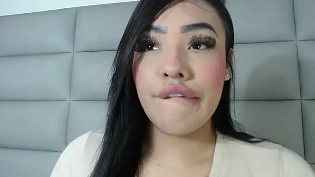 emily brontee  online show from December 19, 12:01 pm