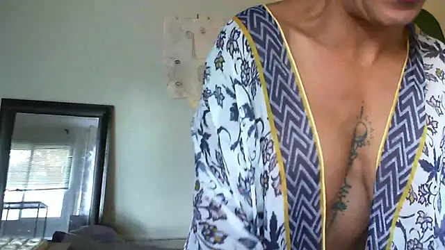 Snapshot of CeceilaMoon chatting on June 27, 7:30 pm CeceilaMoon online show from June 27, 7:30 pm