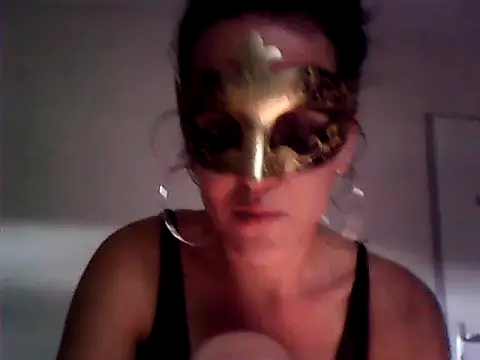 Snapshot of Masquegirlmysterious chatting on October 1, 1:17 pm Masquegirlmysterious online show from October 1, 1:17 pm