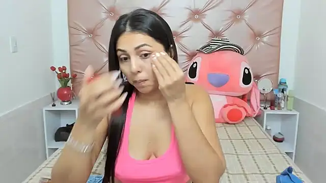 Snapshot of KatiaMoore chatting on October 25, 11:29 am KatiaMoore online show from October 25, 11:29 am