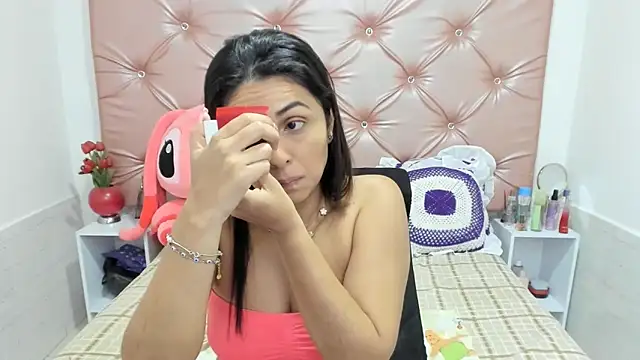 Snapshot of KatiaMoore chatting on December 1, 11:37 am KatiaMoore online show from December 1, 11:37 am