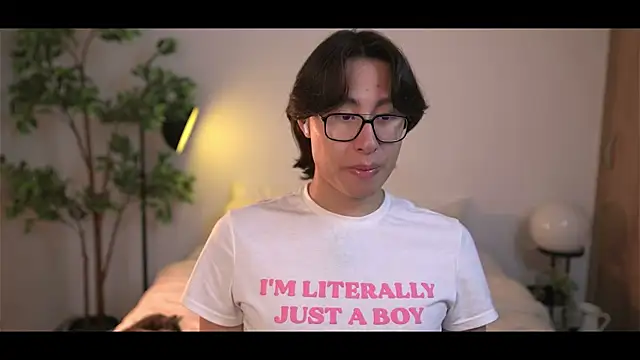 Snapshot of SrLuis18 chatting on November 5, 4:23 am SrLuis18 online show from November 5, 4:23 am