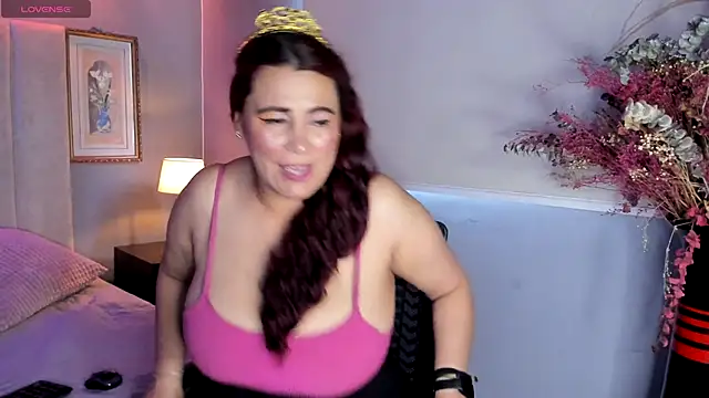 Snapshot of MarthinaBaker chatting on November 13, 12:15 pm MarthinaBaker online show from November 13, 12:15 pm