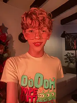 Snapshot of lyamthommpson chatting on December 5, 6:15 pm lyamthommpson online show from December 5, 6:15 pm