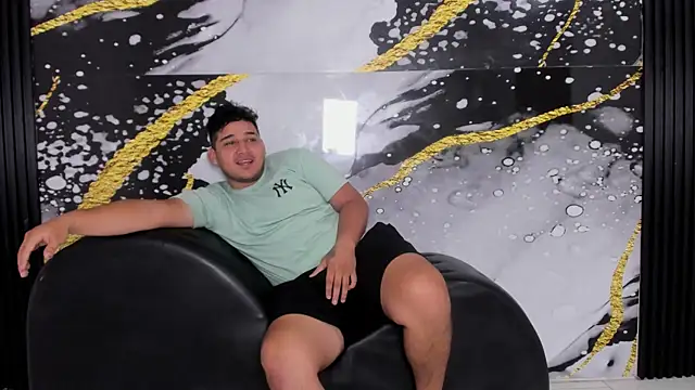 Snapshot of sweethot___ chatting on October 5, 1:42 pm sweethot online show from October 5, 1:42 pm