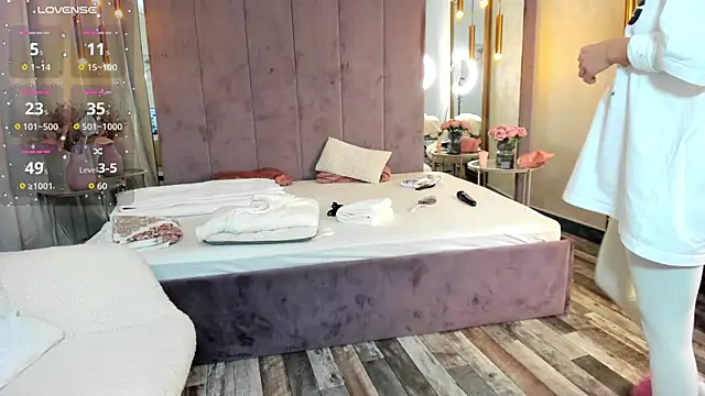 Selena Reeves online show from December 18, 6:52 am