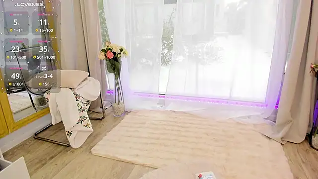 Selena Reeves online show from February 21, 8:15 am