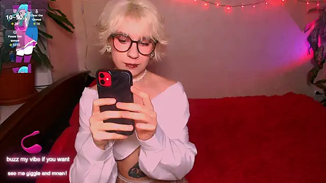 Snapshot of _Moonlight_t chatting on September 14, 8:57 am Moonlight t online show from September 14, 8:57 am