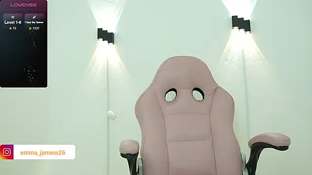 Snapshot of Emma_jamess chatting on February 27, 3:39 am Emma jamess online show from February 27, 3:39 am