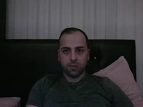 Snapshot of Yldrmm_9553 chatting on May 14, 8:04 pm Yldrmm 9553 online show from May 14, 8:04 pm