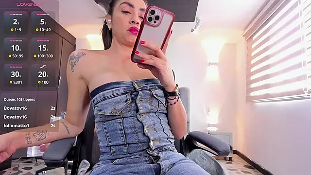 Snapshot of AnaRuiz chatting on March 1, 6:43 pm AnaRuiz online show from March 1, 6:43 pm