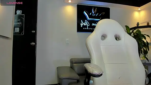 Snapshot of AnaRuiz chatting on September 24, 1:47 pm AnaRuiz online show from September 24, 1:47 pm