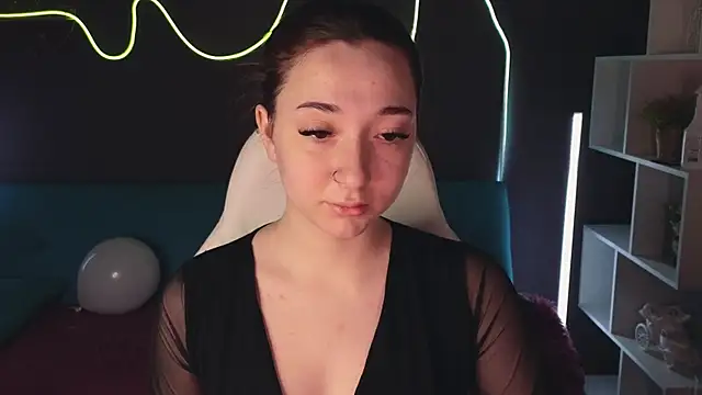 YasmineWest online show from December 21, 1:15 am